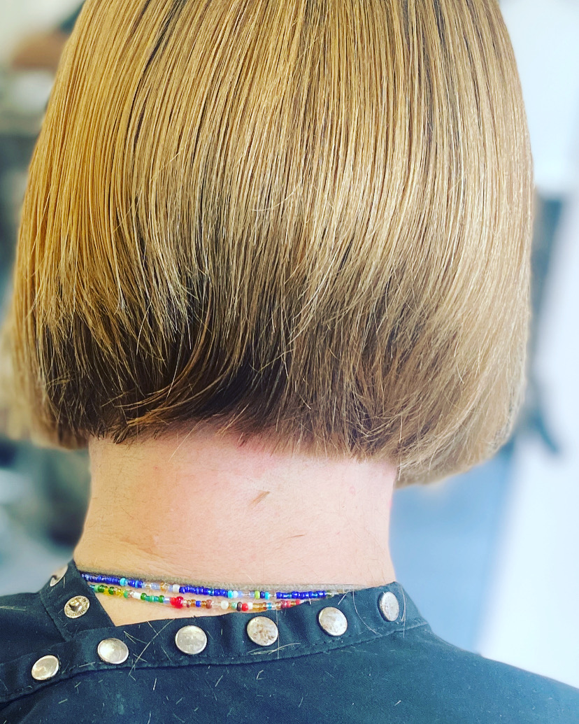 Een strakke bob, van achteren gezien